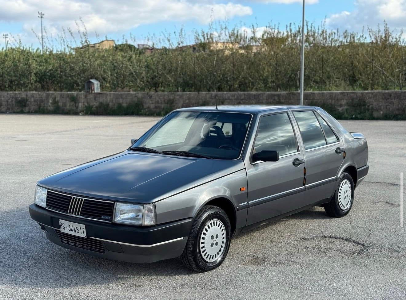 イタリア🇮🇹パオラから懐かしい1988年FIATクロマのご紹介です