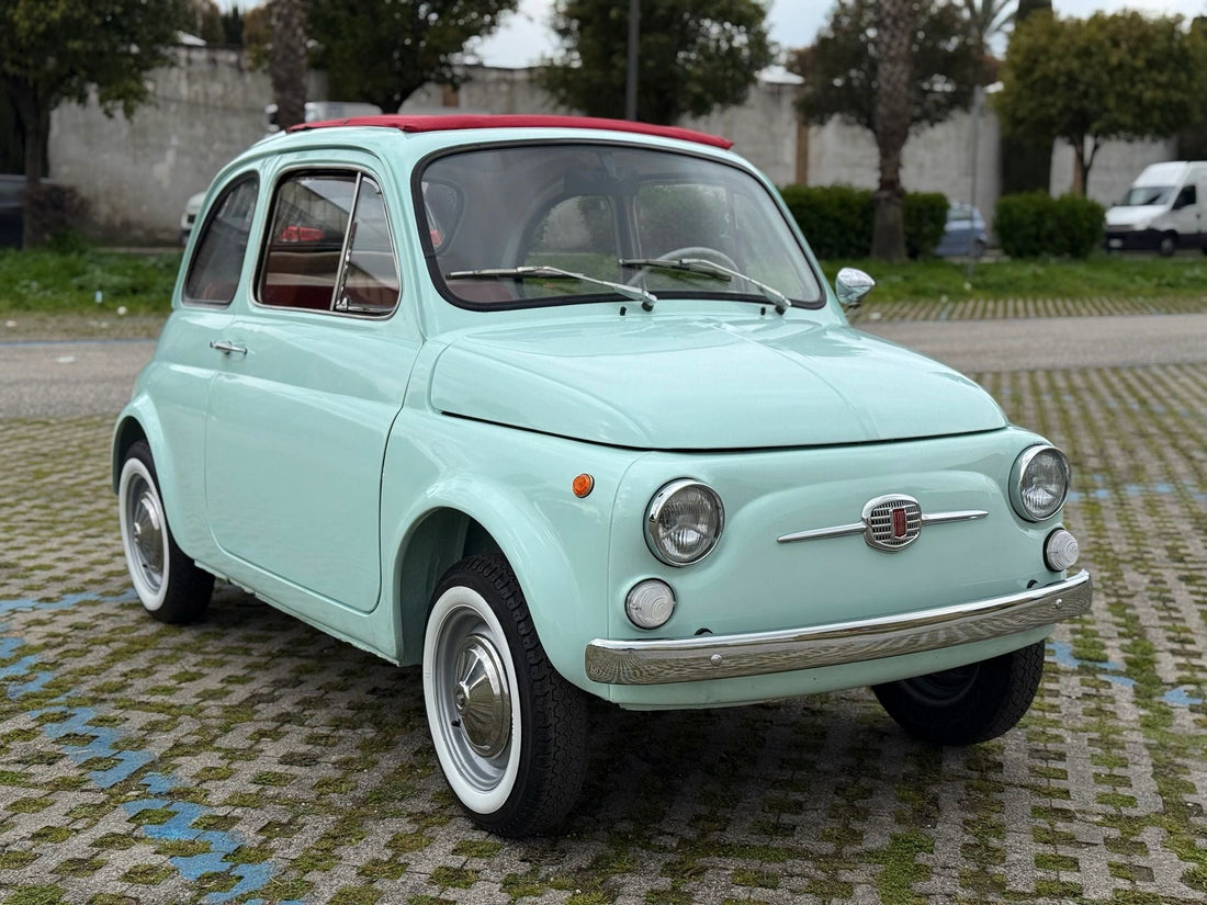 イタリアからの車両情報ライトブルーF