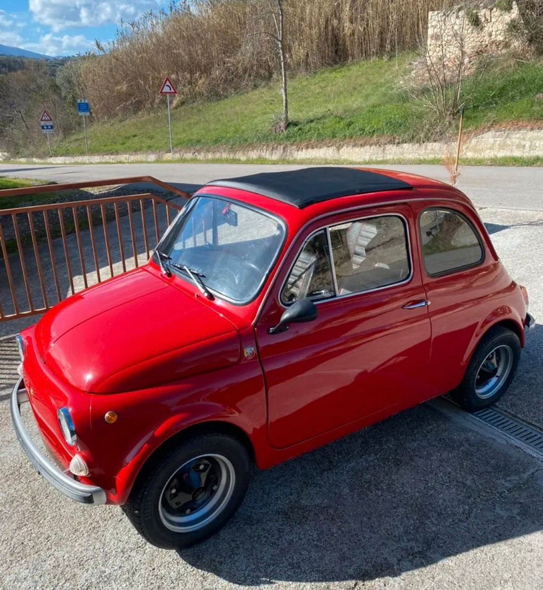 イタリア便りにミルコの紹介のFIAT500 L赤をUPしました