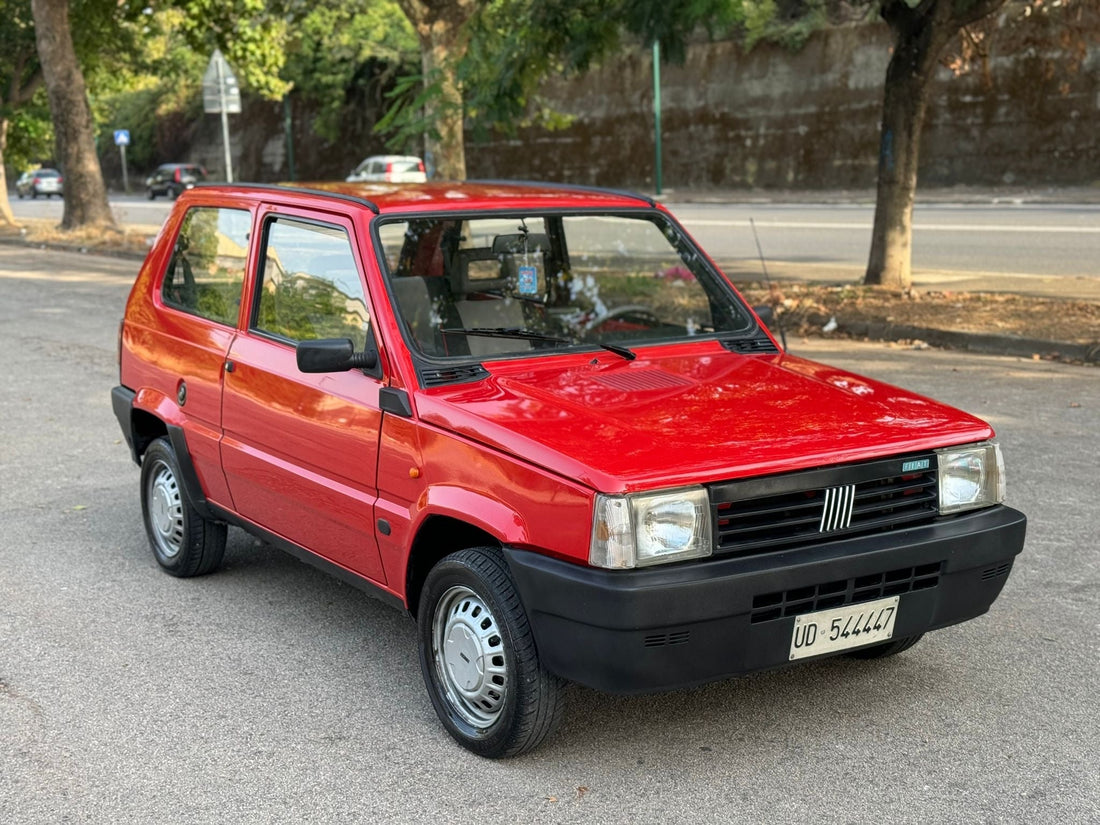 日本未導入の1987年パンダ750が船に乗って日本に向かってます。