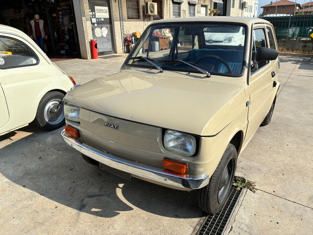 1973年FIAT126プリマセーリエ、ベージュ　ジェノア港を出稿しました。