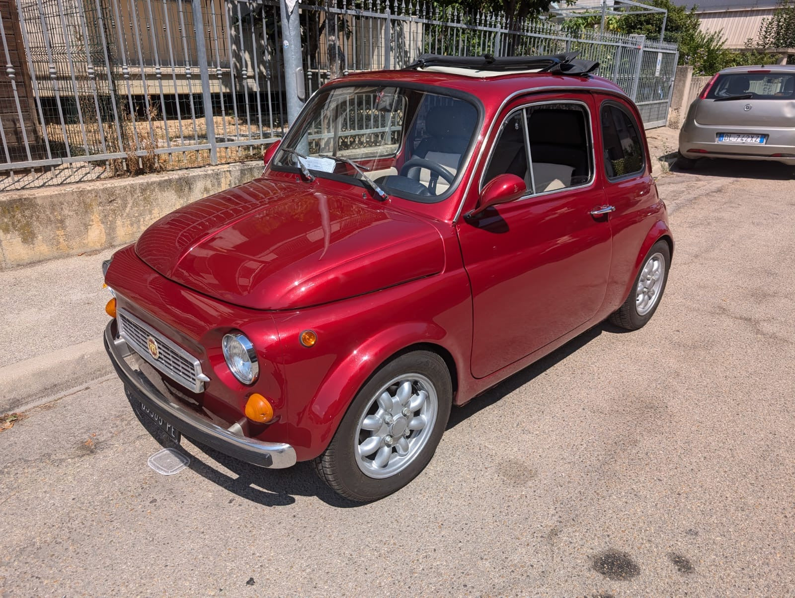 イタリア人スタッフミルコ買付け２台目、フランシスロンバルディチューニングFIAT500 – style-basic