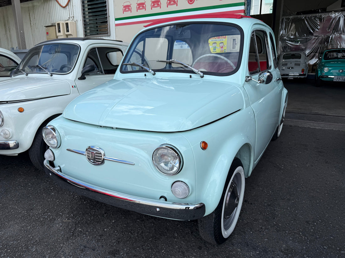 イタリアからの車両がお店に搬入しました。