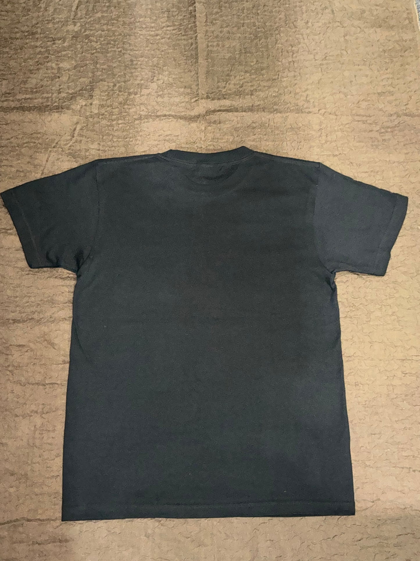 吉岡里奈さんクイーンオブフィアットTシャツ
